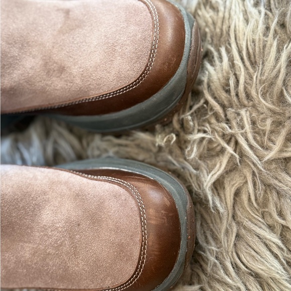 Ulu Caribou Lark Boots, 10 (discontinued) - Picture 4 of 16